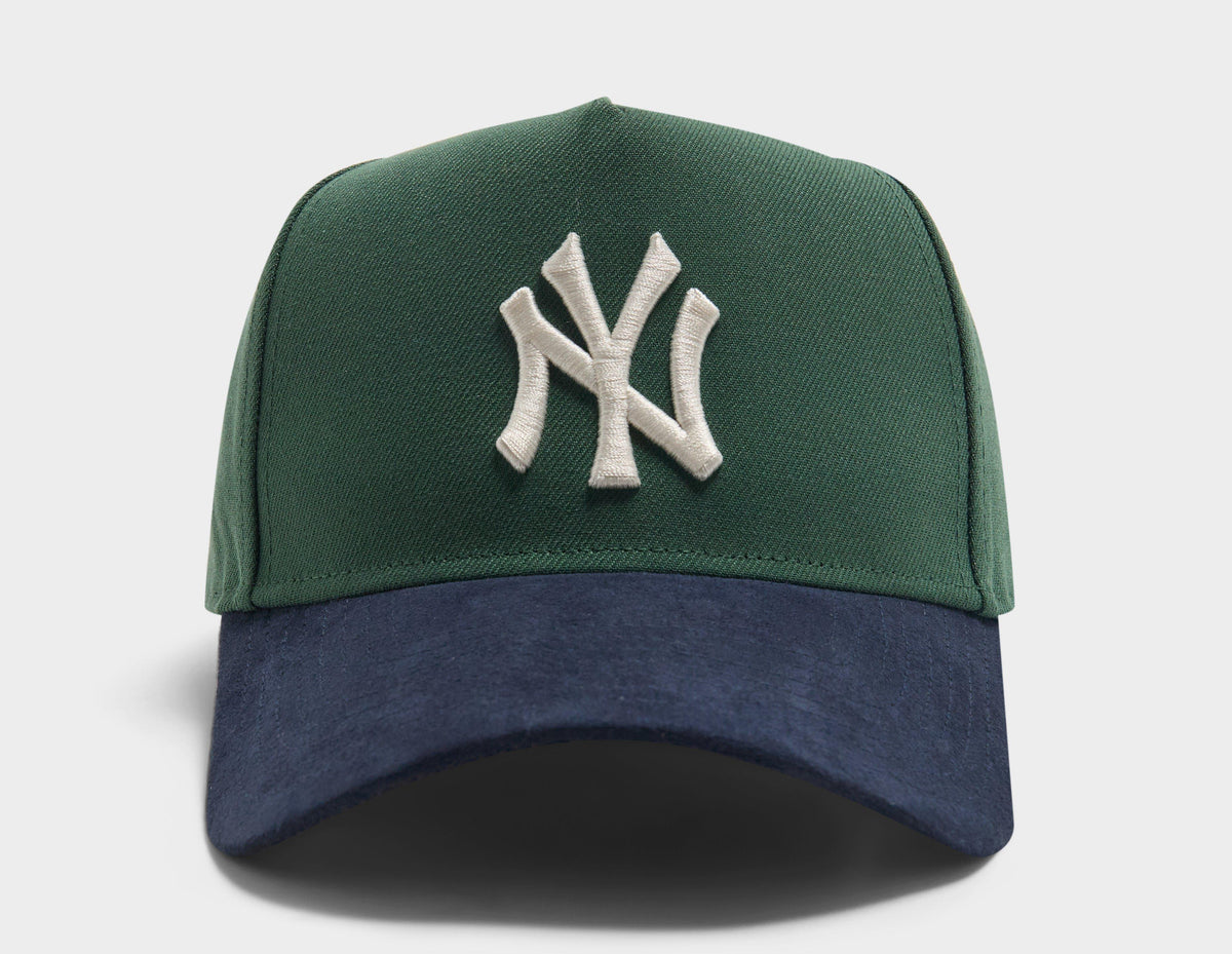 New Era MLB New York Yankees Faux Suede 9FORTY E-Frame Cap