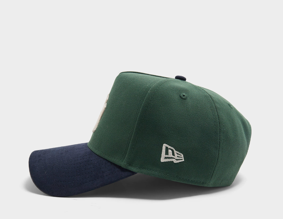 New Era MLB New York Yankees Faux Suede 9FORTY E-Frame Cap