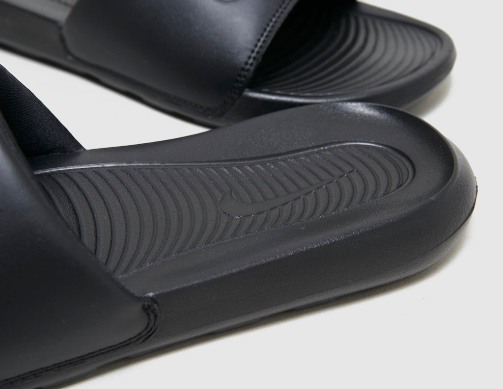 Nike Victori Slides