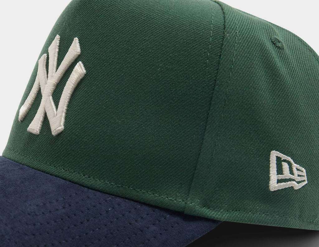 New Era MLB New York Yankees Faux Suede 9FORTY E-Frame Cap